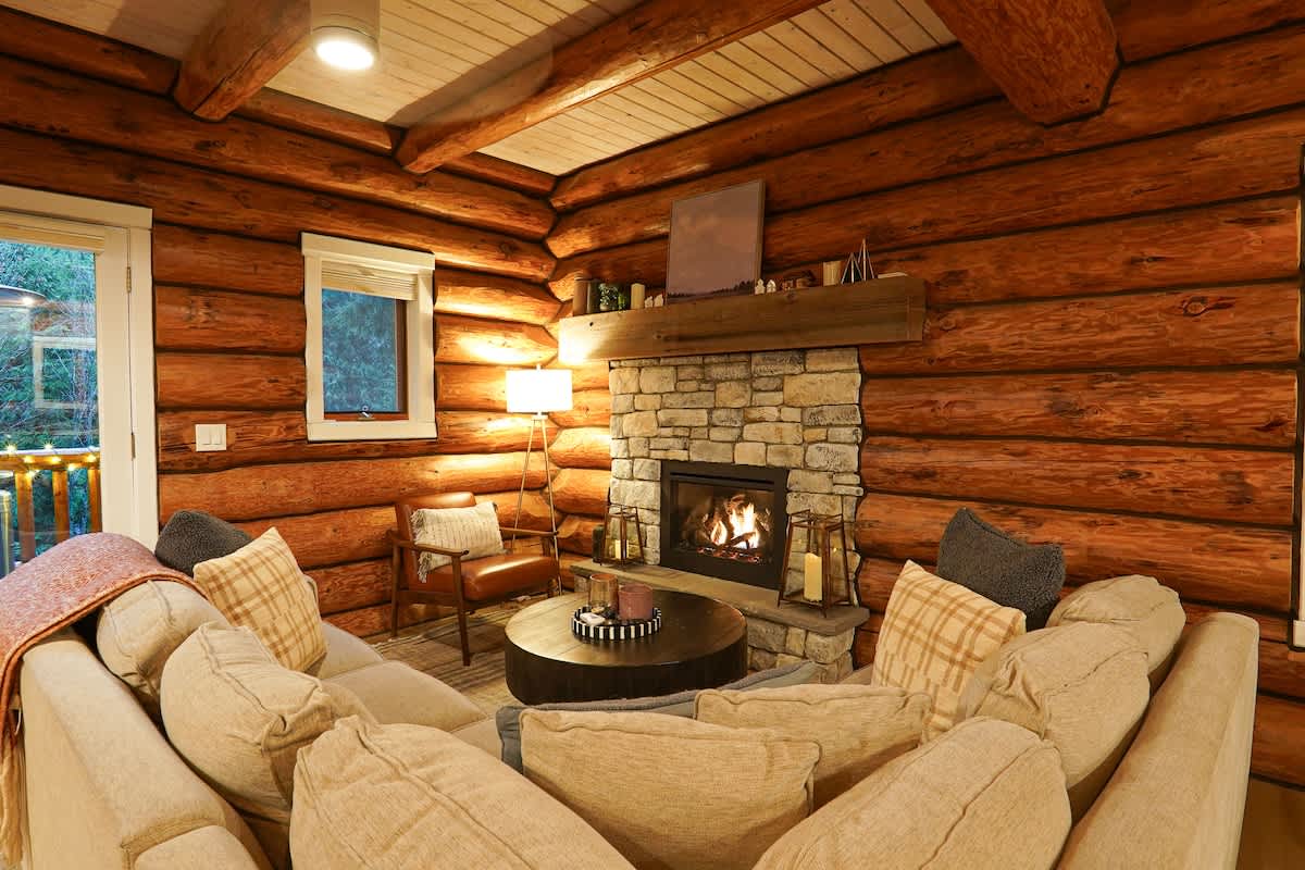 Snowline Luxury, Hot Tub, Pool & 3 Kings property photo 1