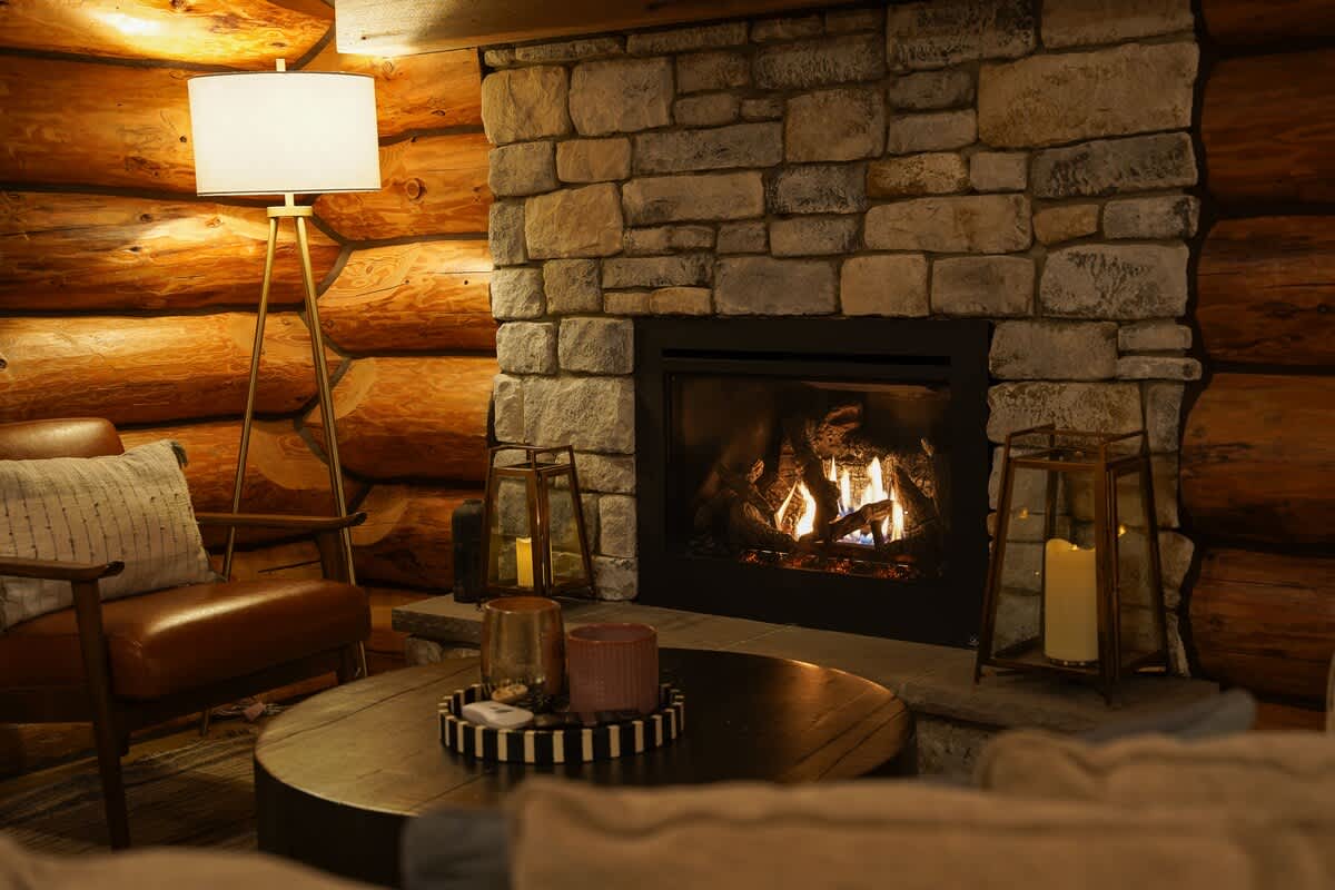 Mt Baker Ski Retreat with Three King Bedrooms Hot Tub Fireplaces and Bunk Room property photo 3