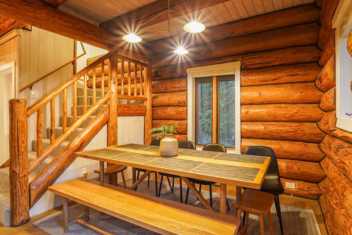 Mt Baker Ski Retreat with Three King Bedrooms Hot Tub Fireplaces and Bunk Room property photo 5