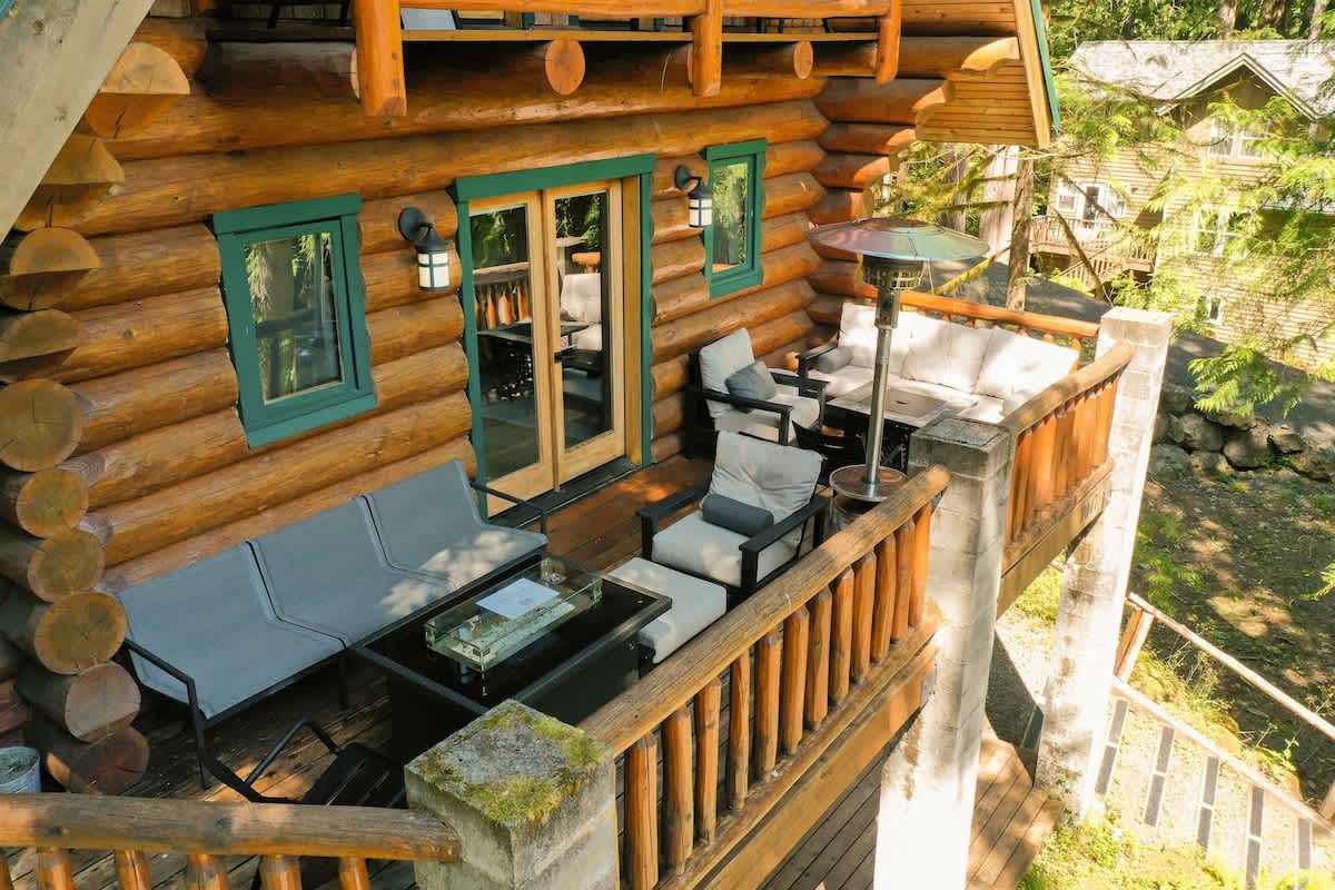 Snowline Luxury, Hot Tub, Pool & 3 Kings property photo 3