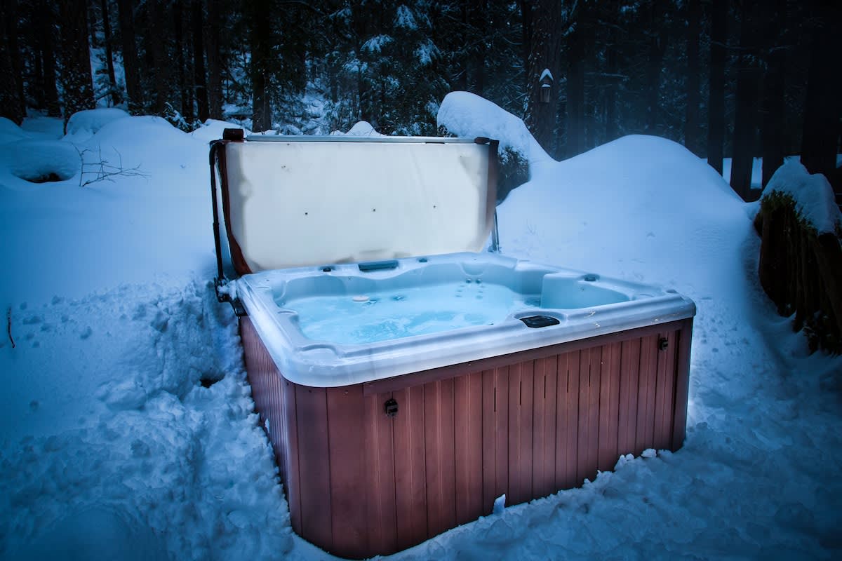 Mt Baker Ski Retreat with Three King Bedrooms Hot Tub Fireplaces and Bunk Room property photo 2