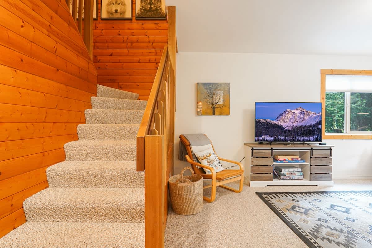 Mt Baker Retreat Hot tub, EV Charger & Bunk RM #3