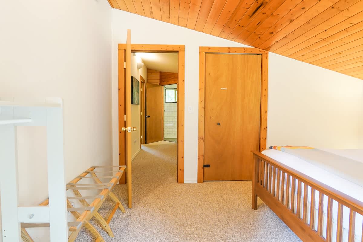 Mt Baker Retreat Hot tub, EV Charger & Bunk RM #9