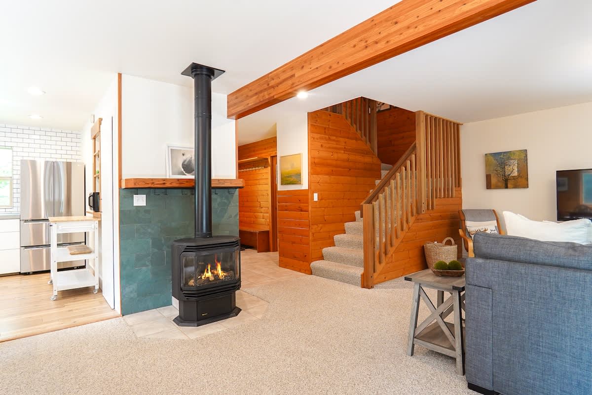 Mt Baker Retreat Hot tub, EV Charger & Bunk RM #27