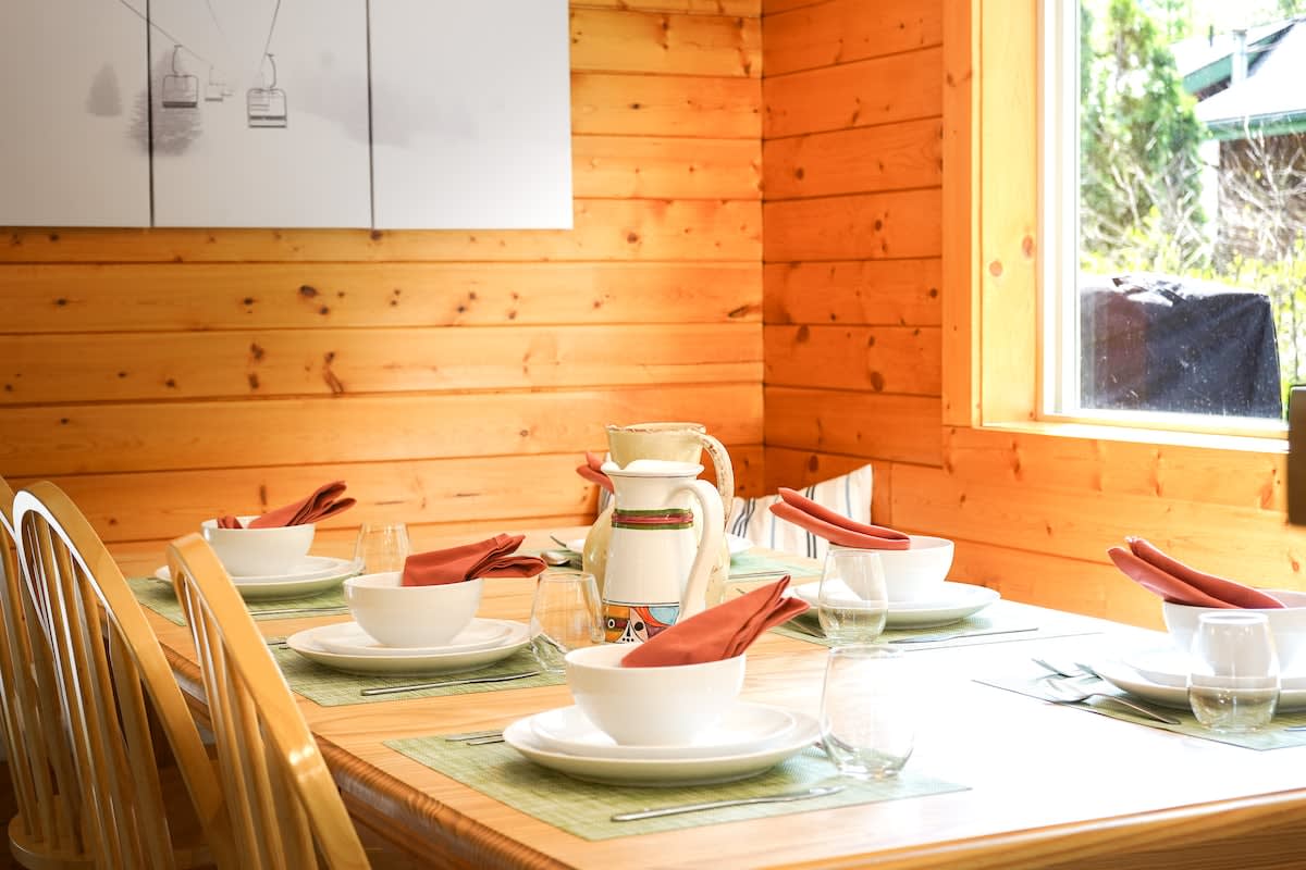 Mt Baker Retreat Hot tub, EV Charger & Bunk RM #28