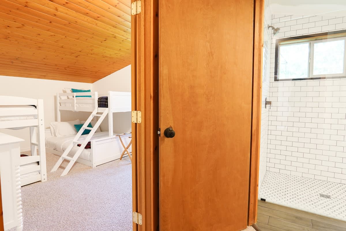 Mt Baker Retreat Hot tub, EV Charger & Bunk RM #19