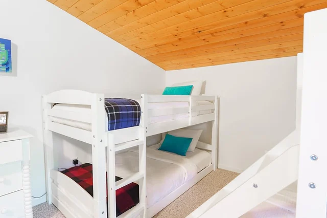 Bedroom 3 image 1