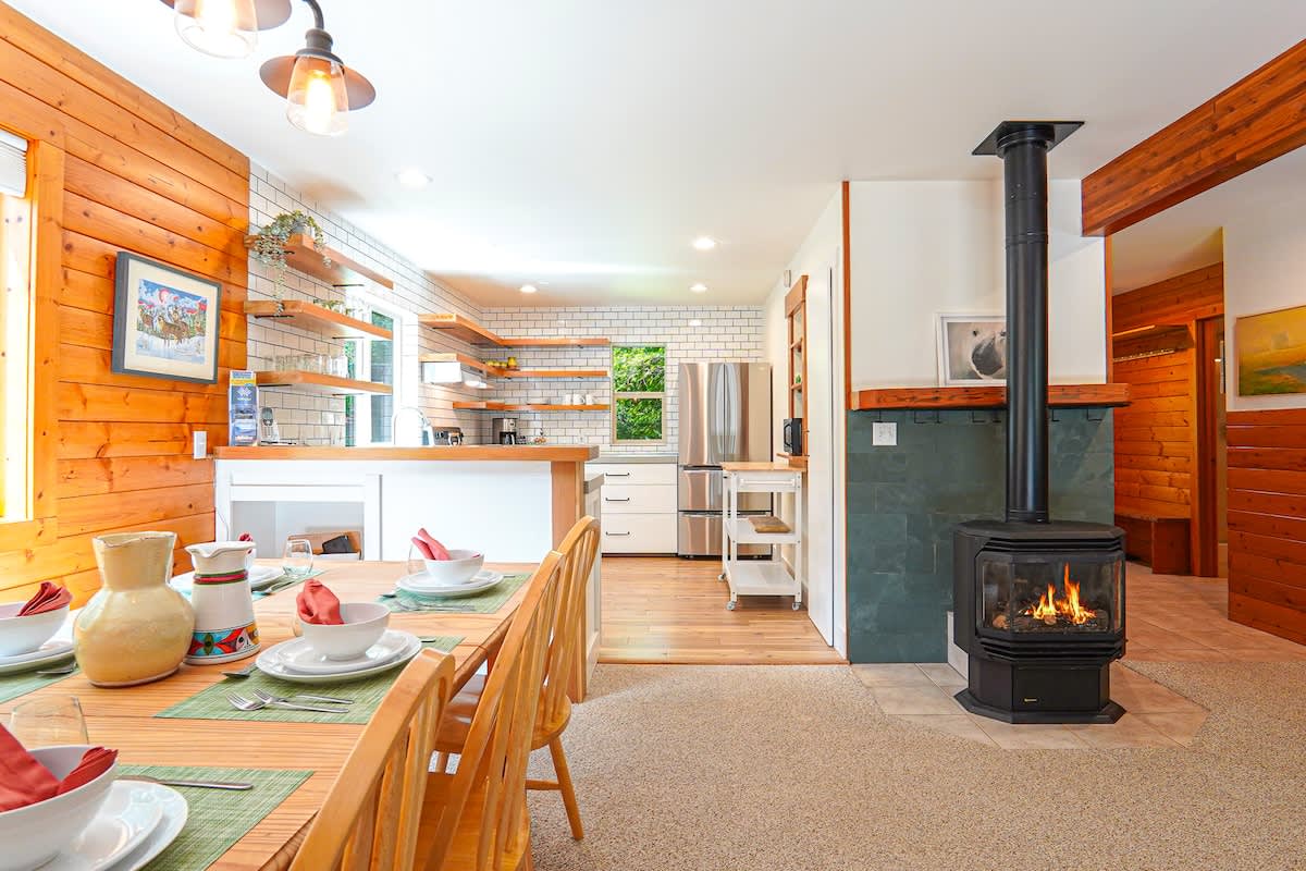 Mt Baker Retreat Hot tub, EV Charger & Bunk RM