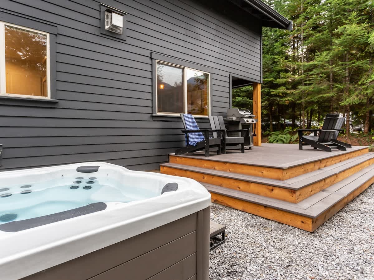 Mt Baker Retreat Hot tub, EV Charger & Bunk RM