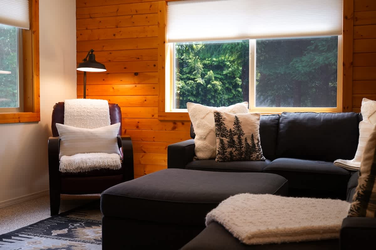 Mt Baker Retreat Hot tub, EV Charger & Bunk RM #47