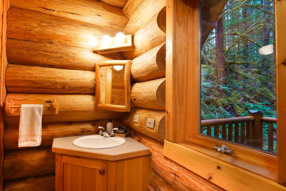 Mt Baker Storybook Cabin Hot Tub & Fireplace #8