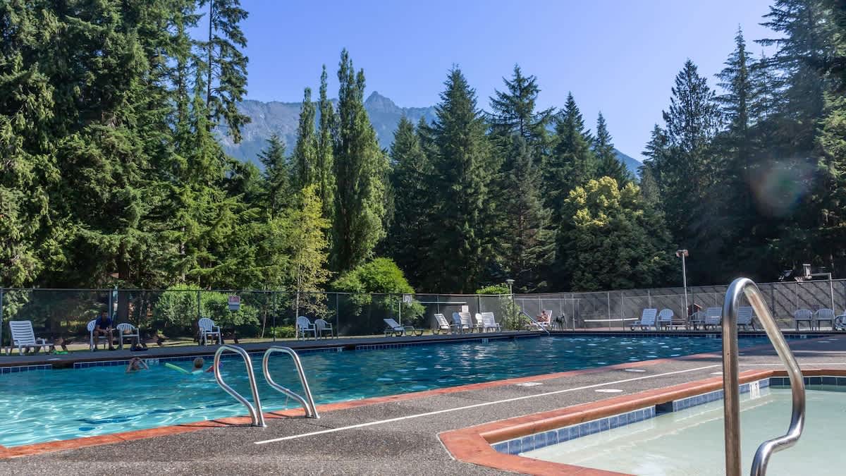 Mt Baker Storybook Cabin Hot Tub & Fireplace #17