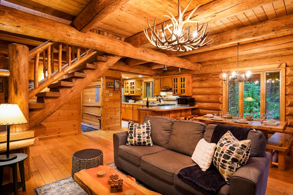 Mt Baker Storybook Cabin Hot Tub & Fireplace #10