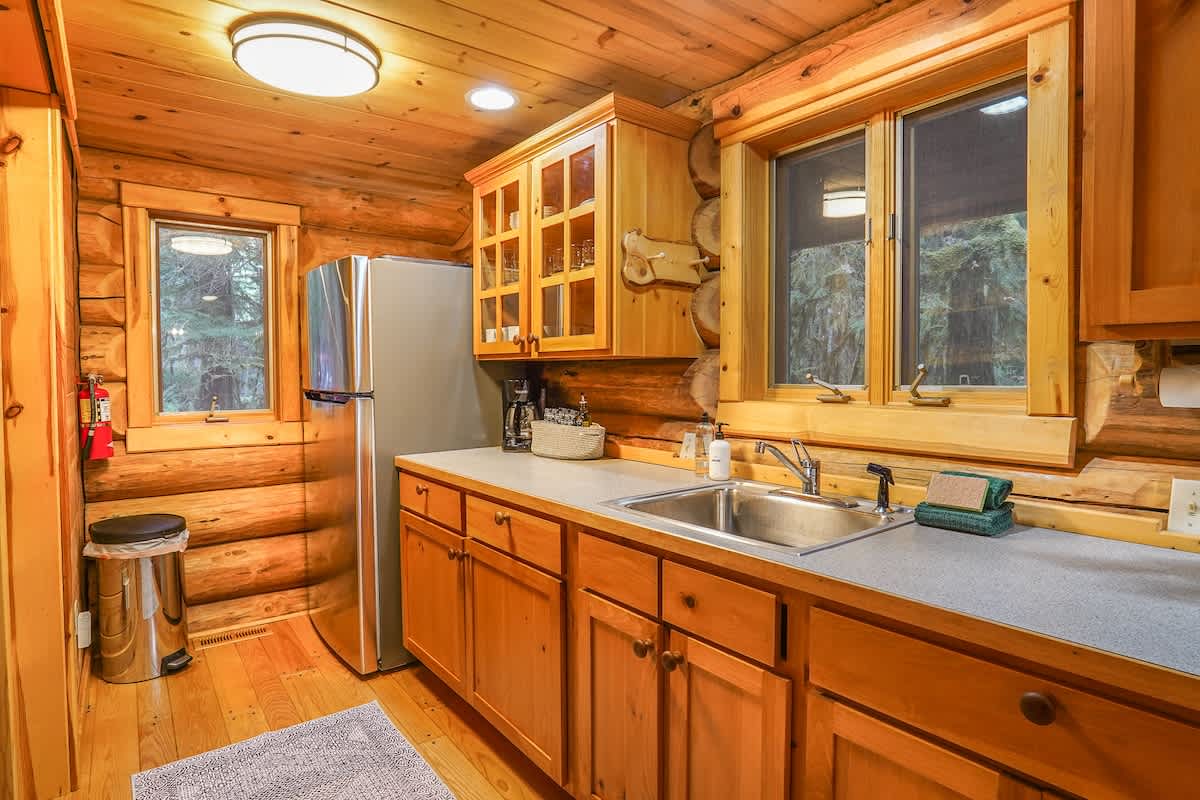 Mt Baker Storybook Cabin Hot Tub & Fireplace #34