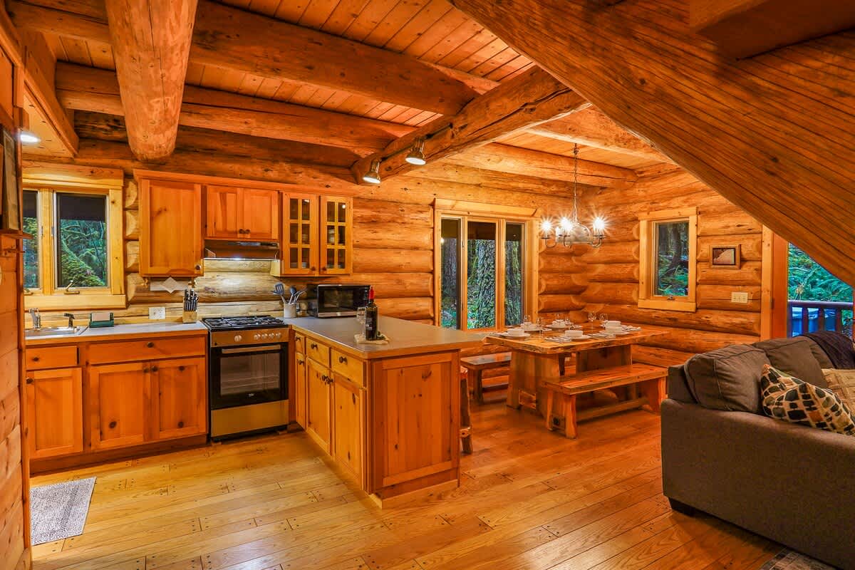 Mt Baker Storybook Cabin Hot Tub & Fireplace #28