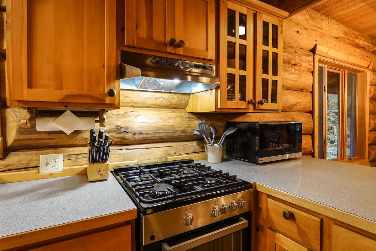 Mt Baker Storybook Cabin Hot Tub & Fireplace #21