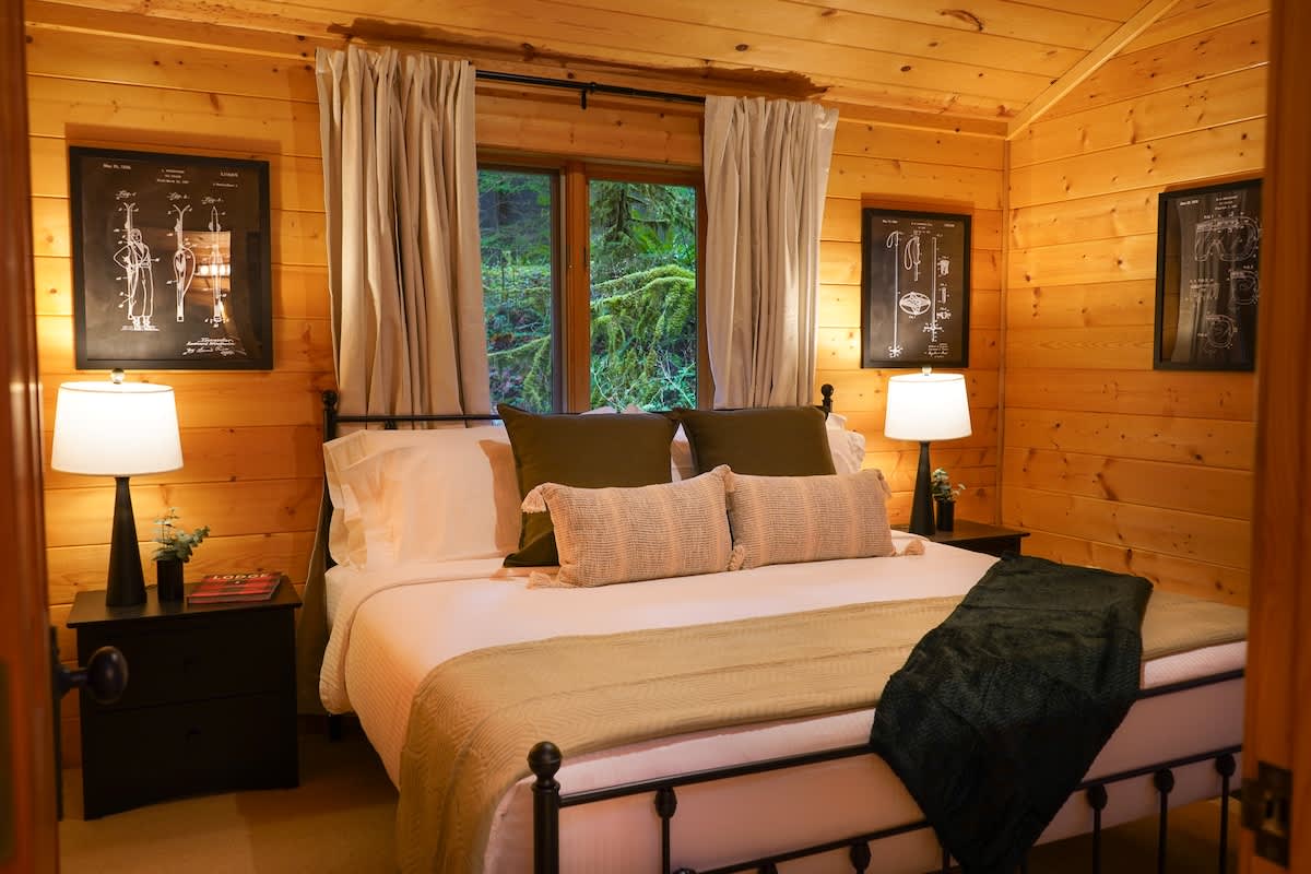 Mt Baker Storybook Cabin Hot Tub & Fireplace #24