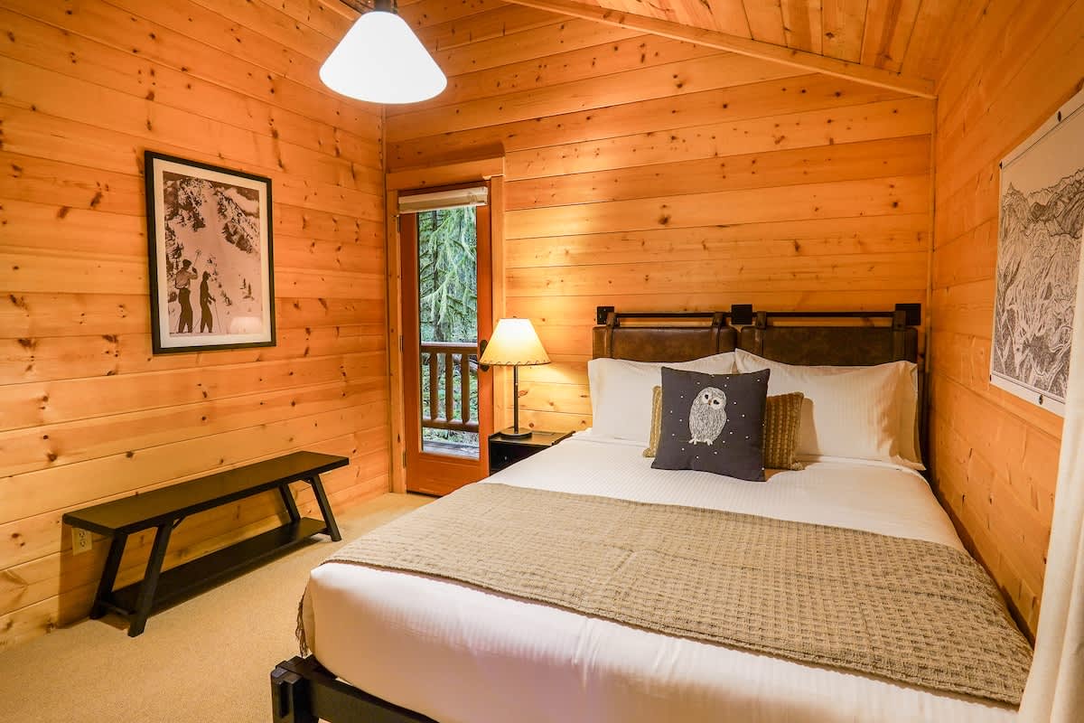Mt Baker Storybook Cabin Hot Tub & Fireplace #44