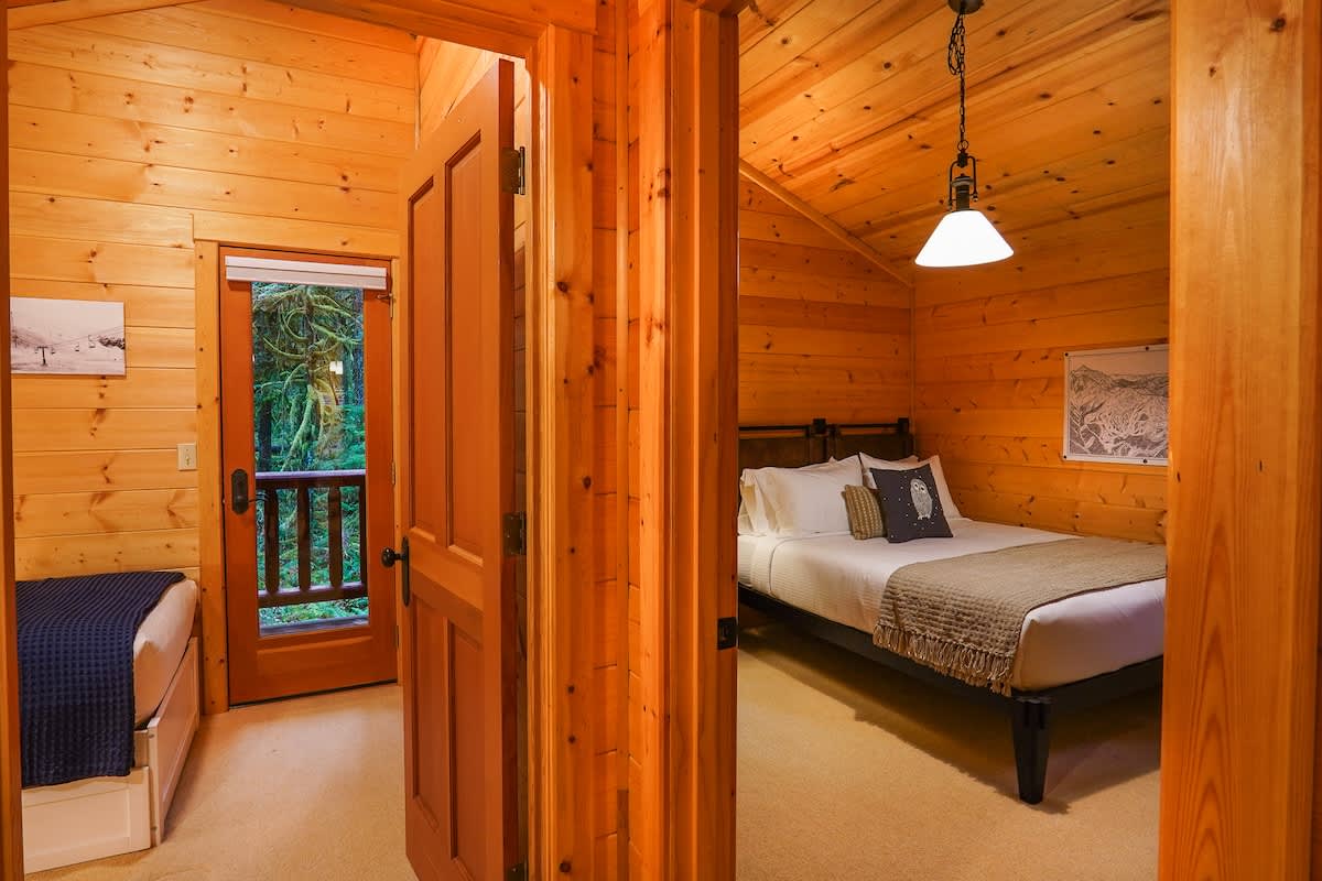Mt Baker Storybook Cabin Hot Tub & Fireplace #25