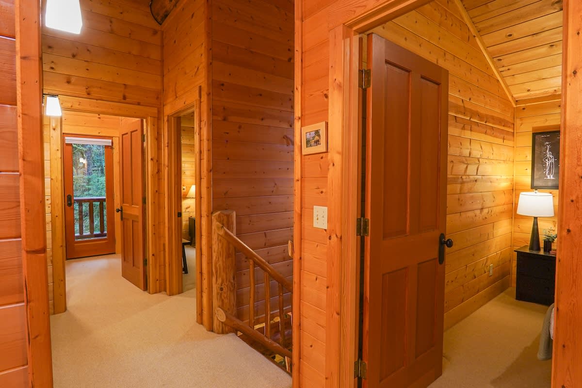 Mt Baker Storybook Cabin Hot Tub & Fireplace #5