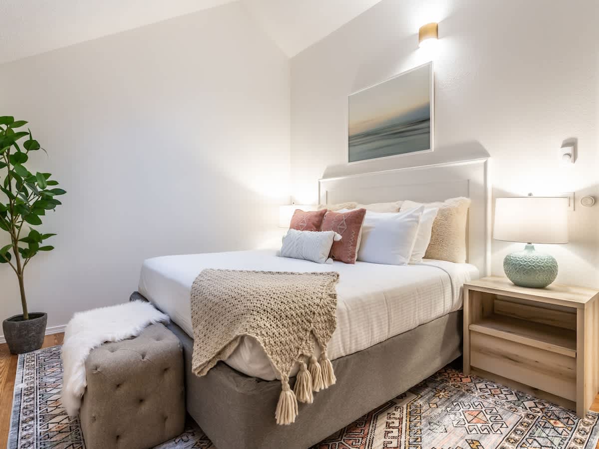 Mt Baker Resort Condo-River Views & Amenities