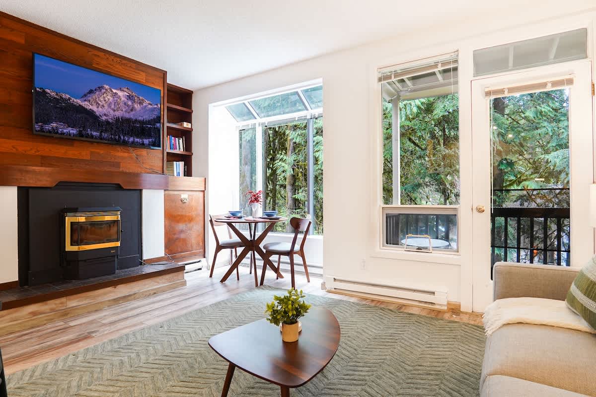 Newly Remodeled Pet Friendly Condo Pool,Sauna,Spa