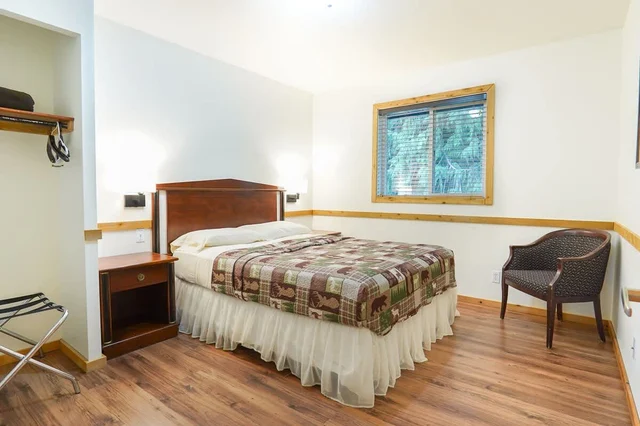 Bedroom 5 image 1