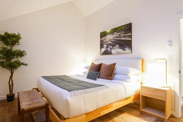 Bedroom 1 image 1