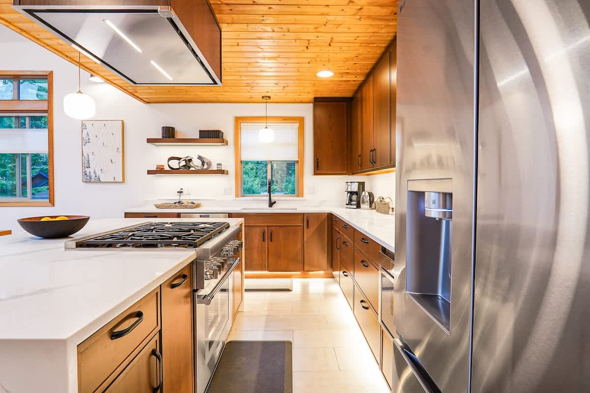 Mt Baker Luxe Chalet | Hot Tub, BBQ& Mtn Views