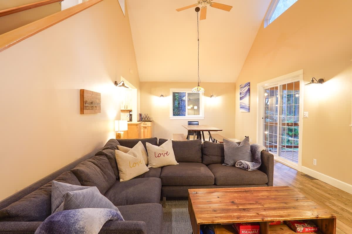 String Lights & Hot Tub -Cabin Near Mt Baker