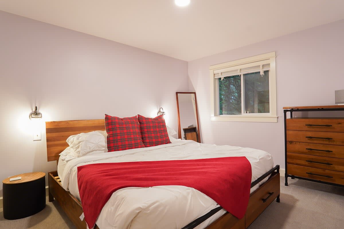 Bedroom 2 image 1
