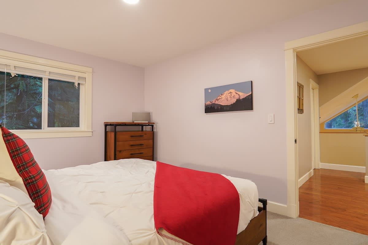 Bedroom 3 image 1