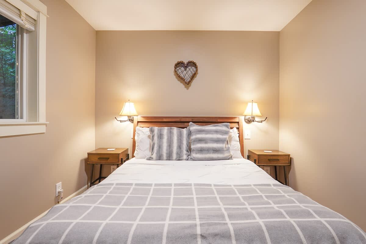 Bedroom 1 image 1