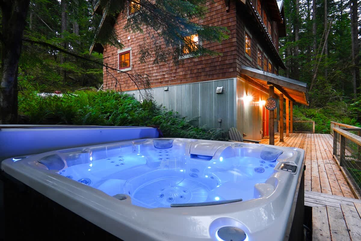 The Shuksan-Heated Pool, Pickleball & Pingpong