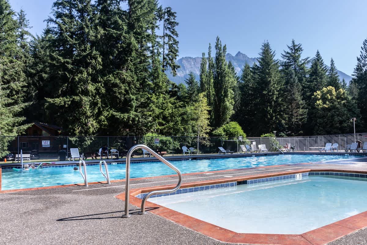 The Shuksan-Heated Pool, Pickleball & Pingpong