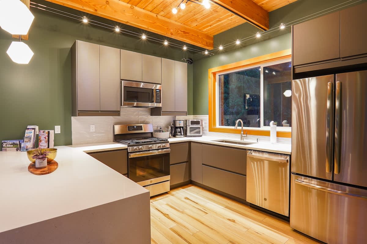 Luxe Summer Chalet:Hot tub,Foosball,Mtn Views #19