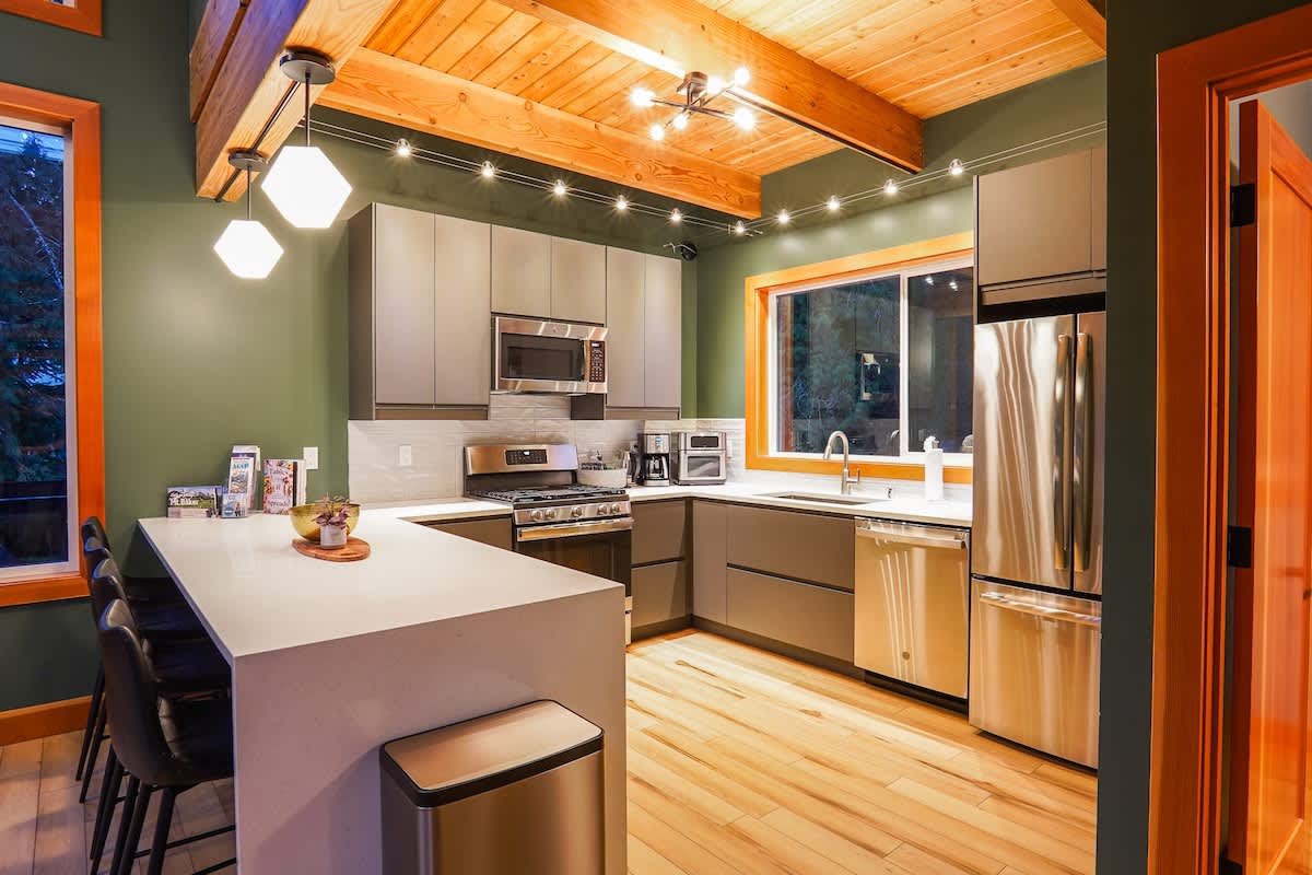 Luxe Summer Chalet:Hot tub,Foosball,Mtn Views #25
