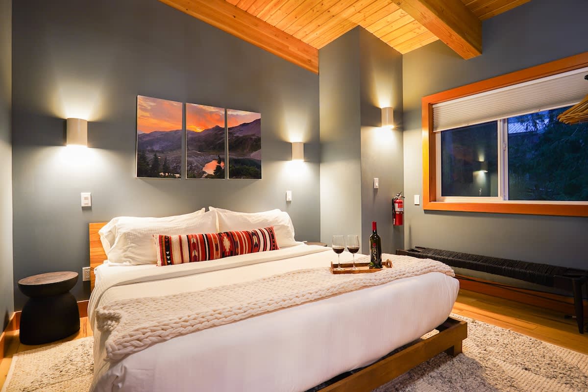 Luxe Summer Chalet:Hot tub,Foosball,Mtn Views #12