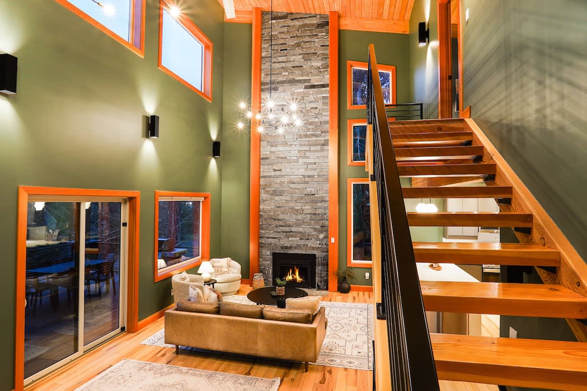 Luxe Summer Chalet:Hot tub,Foosball,Mtn Views #10