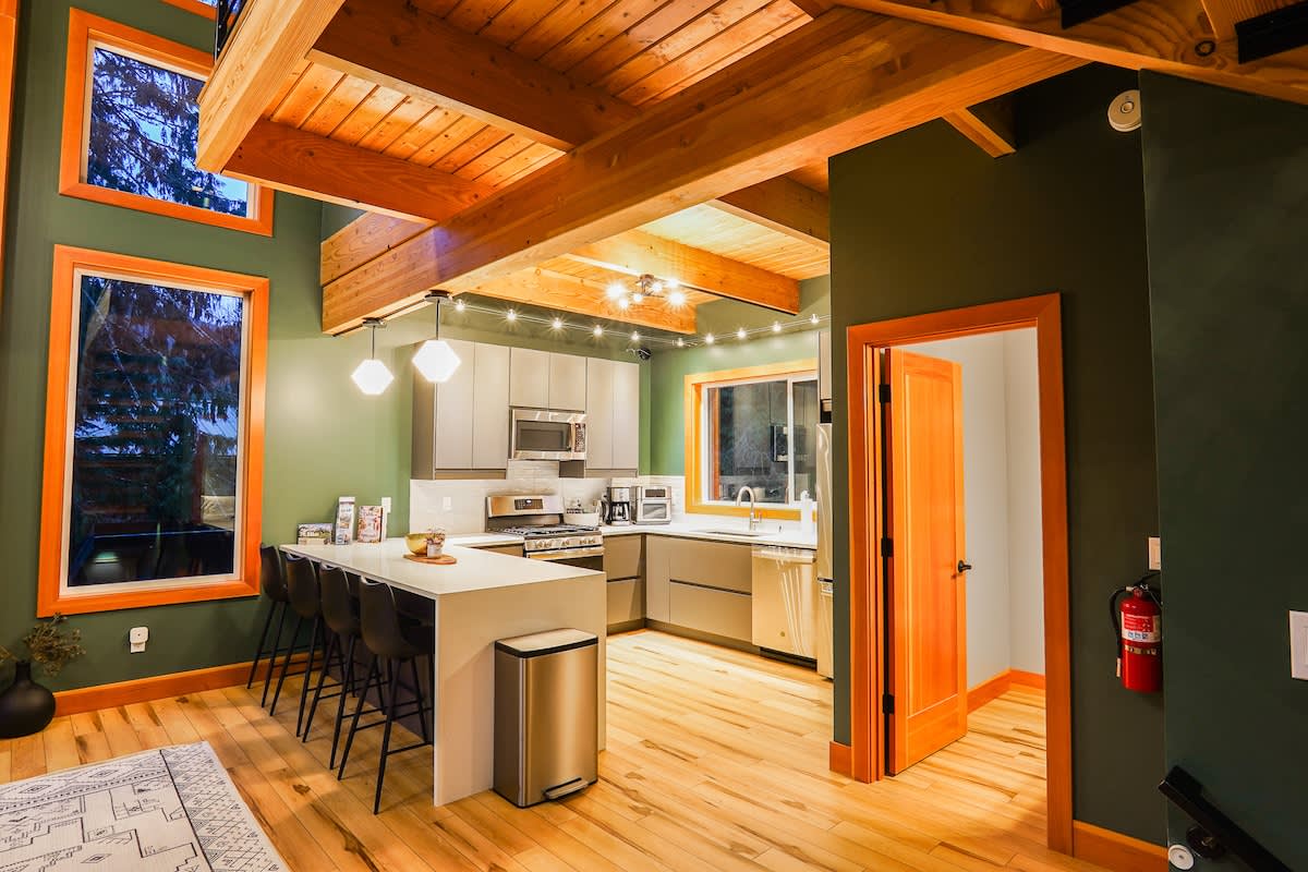 Luxe Summer Chalet:Hot tub,Foosball,Mtn Views #29