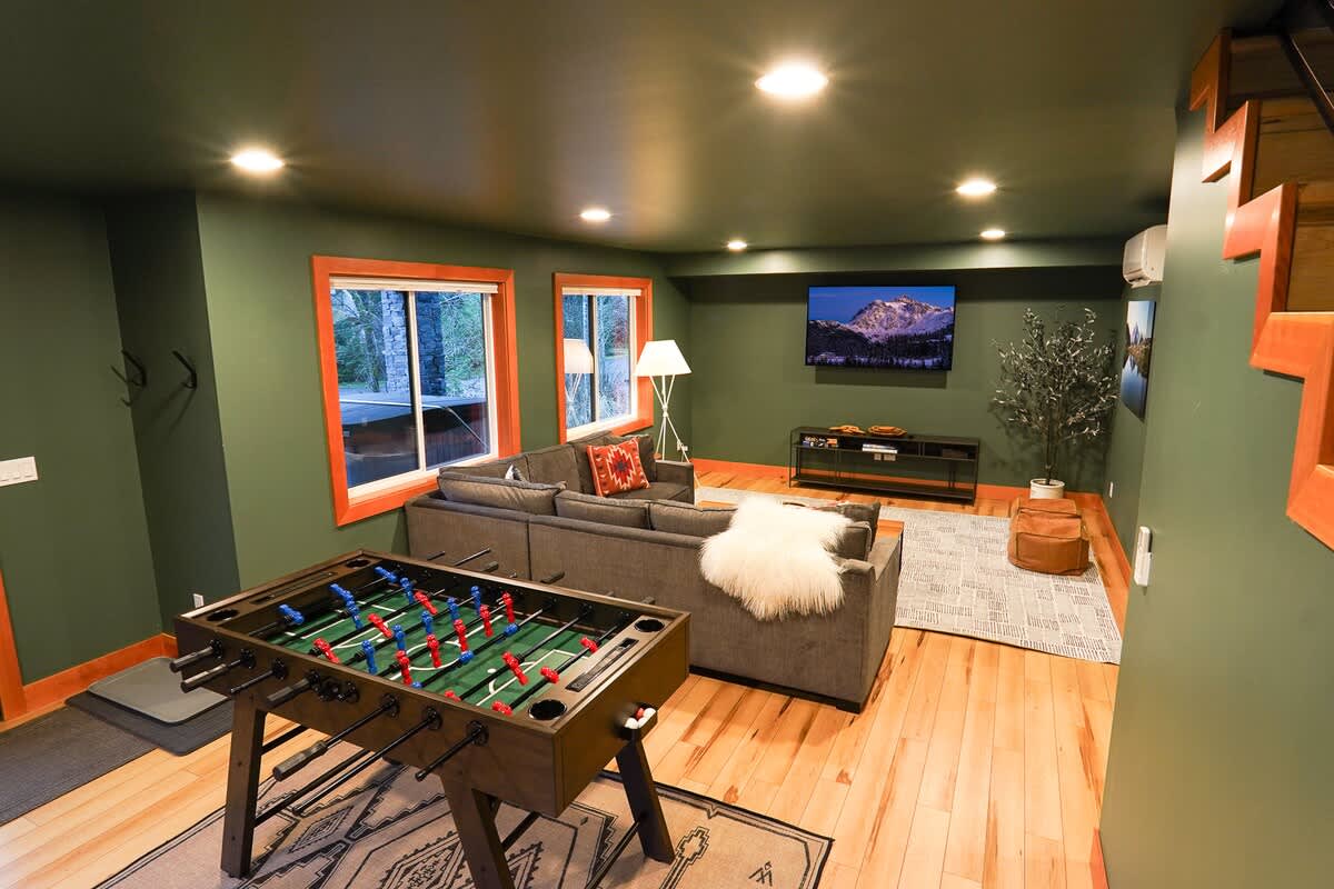 Luxe Summer Chalet:Hot tub,Foosball,Mtn Views #20