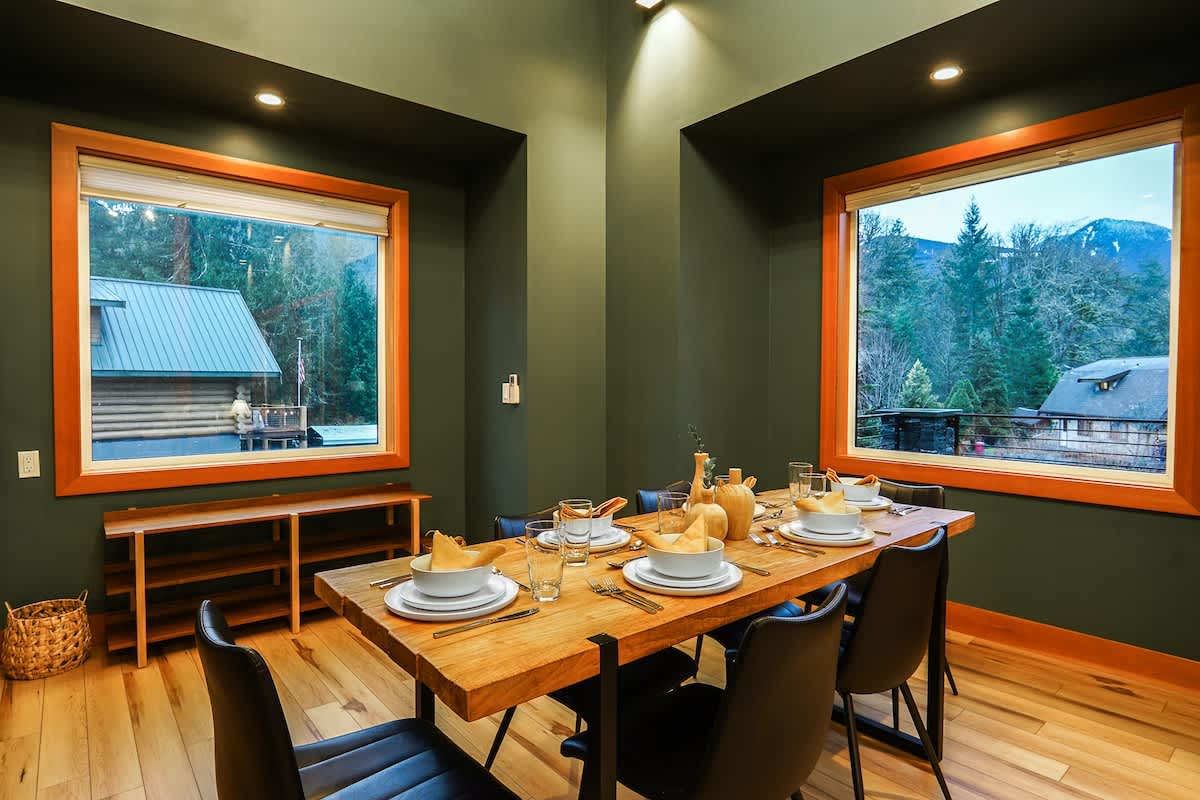 Luxe Summer Chalet:Hot tub,Foosball,Mtn Views #18