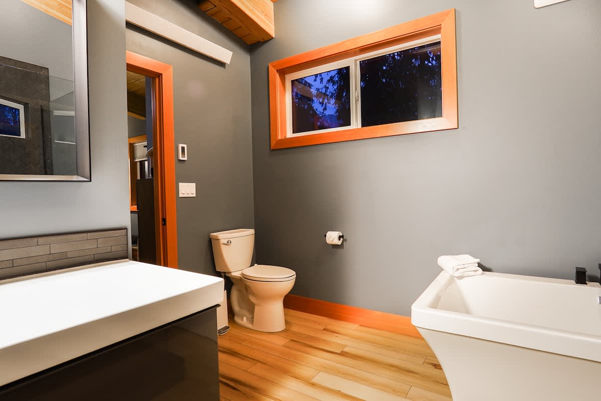 Luxe Summer Chalet:Hot tub,Foosball,Mtn Views #16