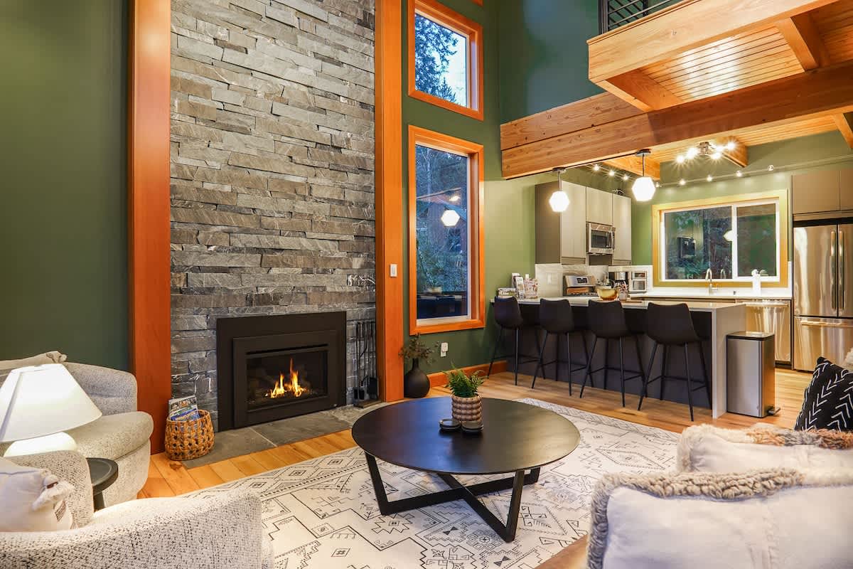 Luxe Summer Chalet:Hot tub,Foosball,Mtn Views #27
