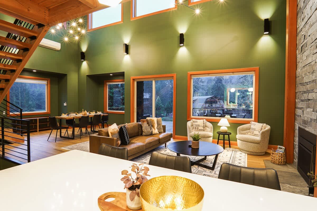Luxe Summer Chalet:Hot tub,Foosball,Mtn Views #32