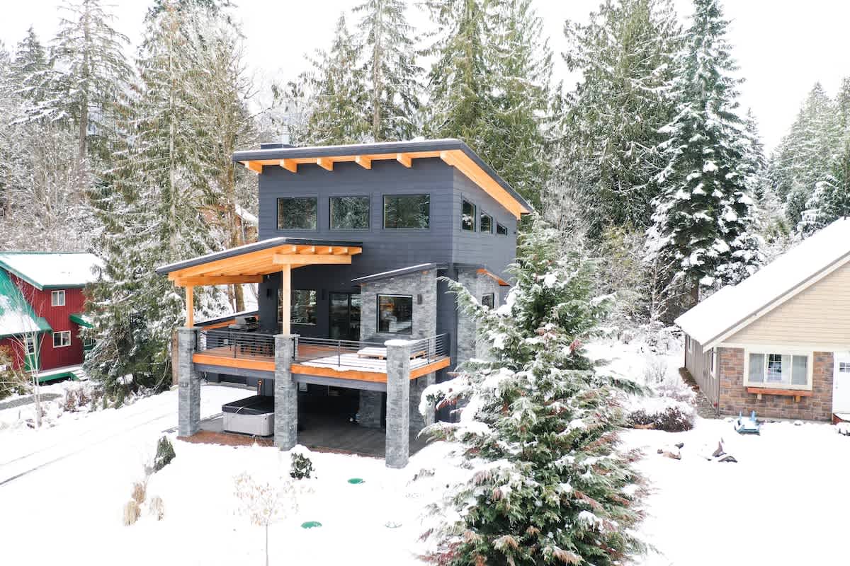 Luxe Summer Chalet:Hot tub,Foosball,Mtn Views #43