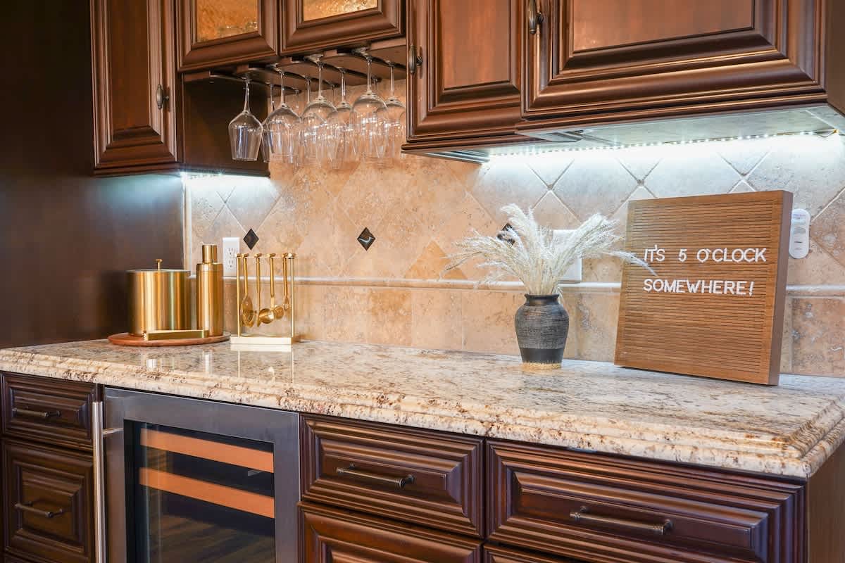 4BR Luxury Lake Family House, Escape the Cold #8