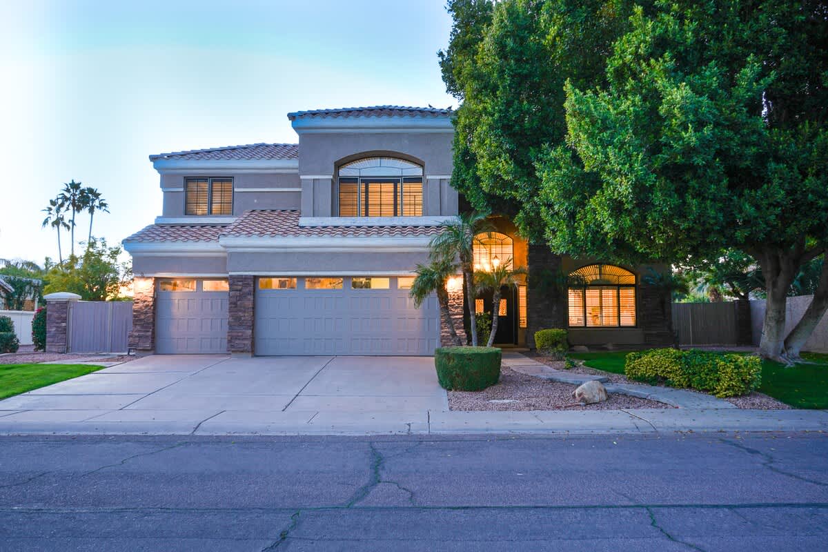 4BR Luxury Lake Family House, Escape the Cold #3