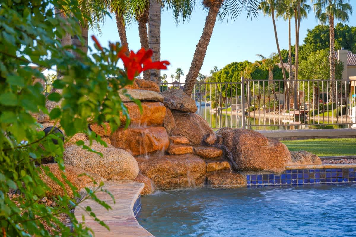 4BR Luxury Lake Family House, Escape the Cold #11