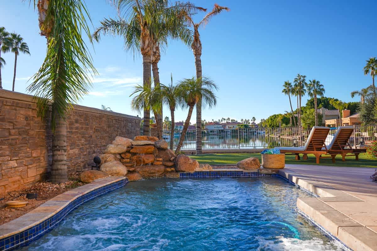 4BR Luxury Lake Family House, Escape the Cold #30
